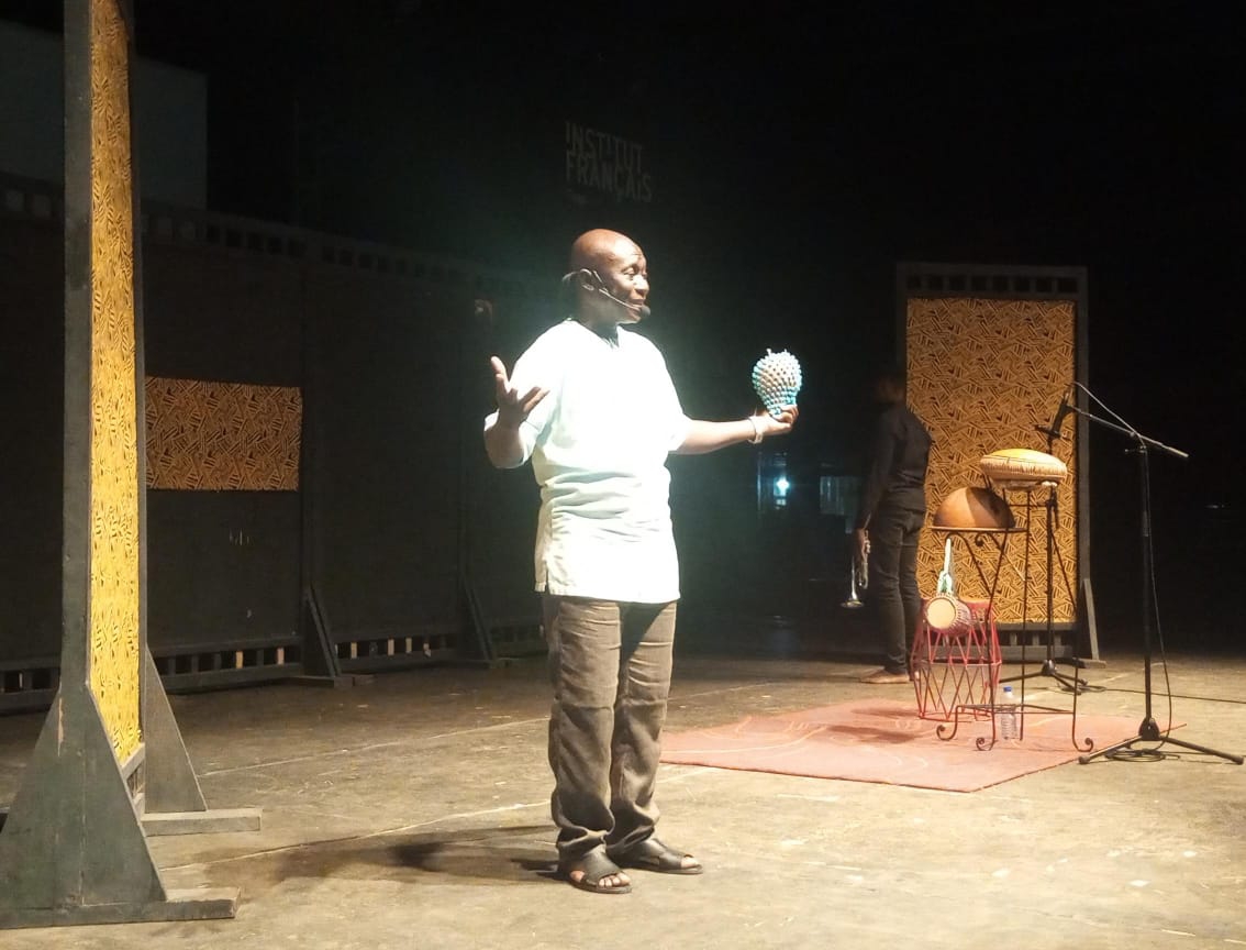 Culture | Le conteur Alsydy sublime le monde à travers un spectacle de conte