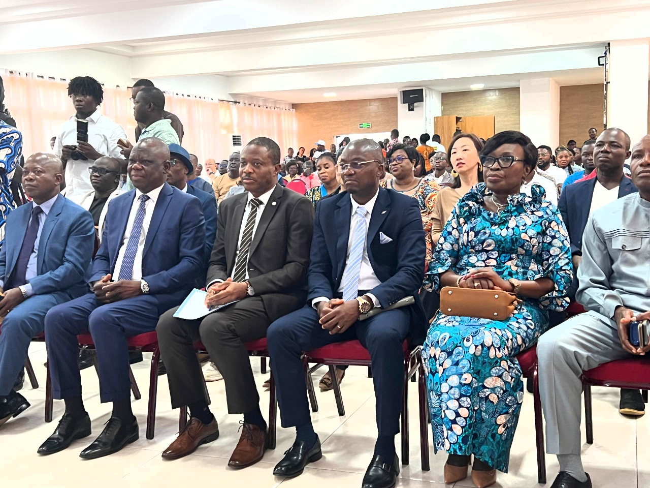 Vue partielle des officiels...