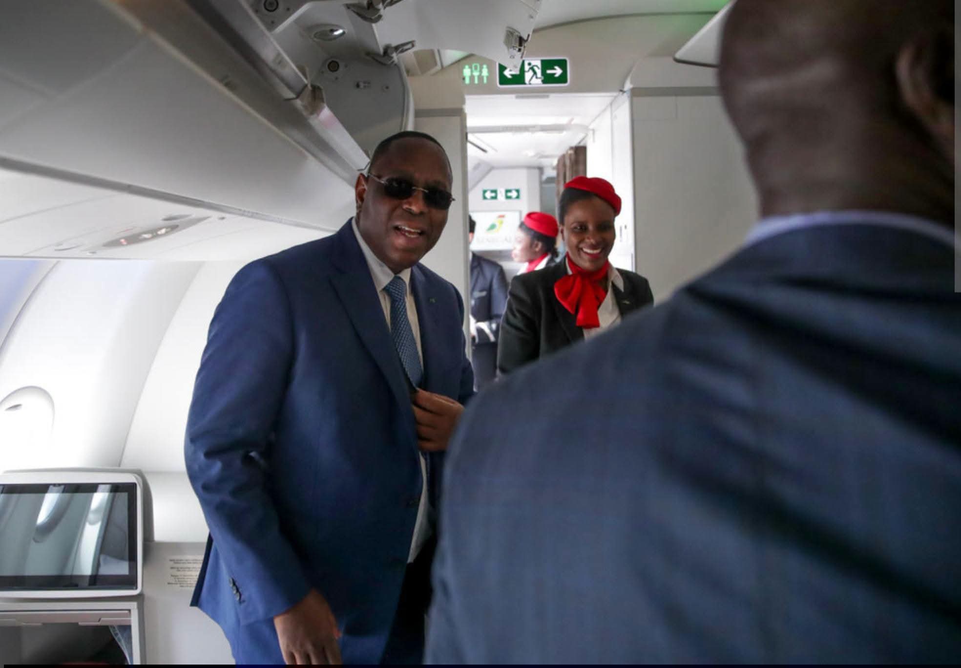 Image illustrative du candidat Macky SALL à bord de son fokker, entre deux étapes de sa tournée internationale...